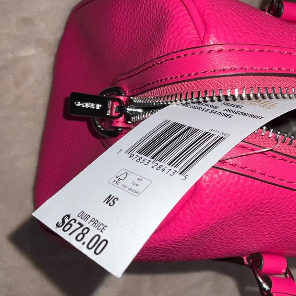 Michael Kors NWT Medium Duffle Satchel
Jet Set travel bag. - Picture 16 of 16